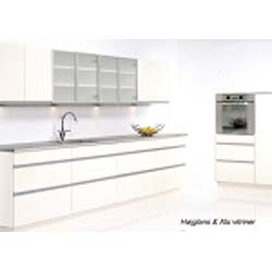3. Hvid H�jglans Grebsfri Alu. Billige K�kkenskabe Hvid h�jglans grebsfri fronter. Dansk produceret K�kken i topkvalitet.