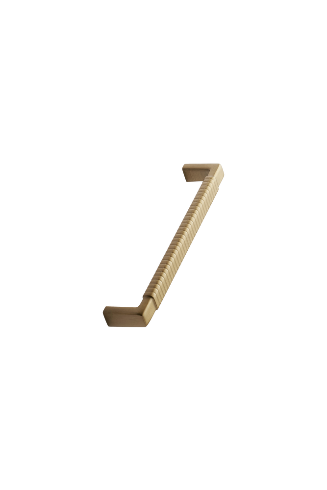 Billede af Furnipart - Rattan - greb i Zink Børstet messing CC160mm L168mm B14,2mm H31m